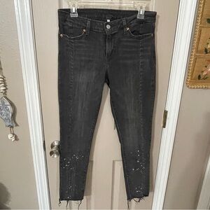 Levi’s women’s medium wash black bleached seamed ankle skinny jeans. Size 29.